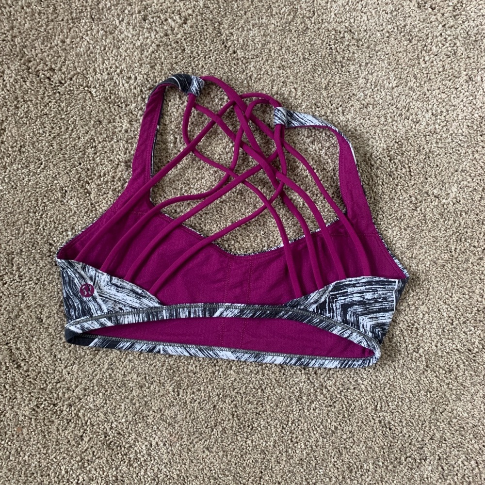 EUC lululemon bra Size 6
